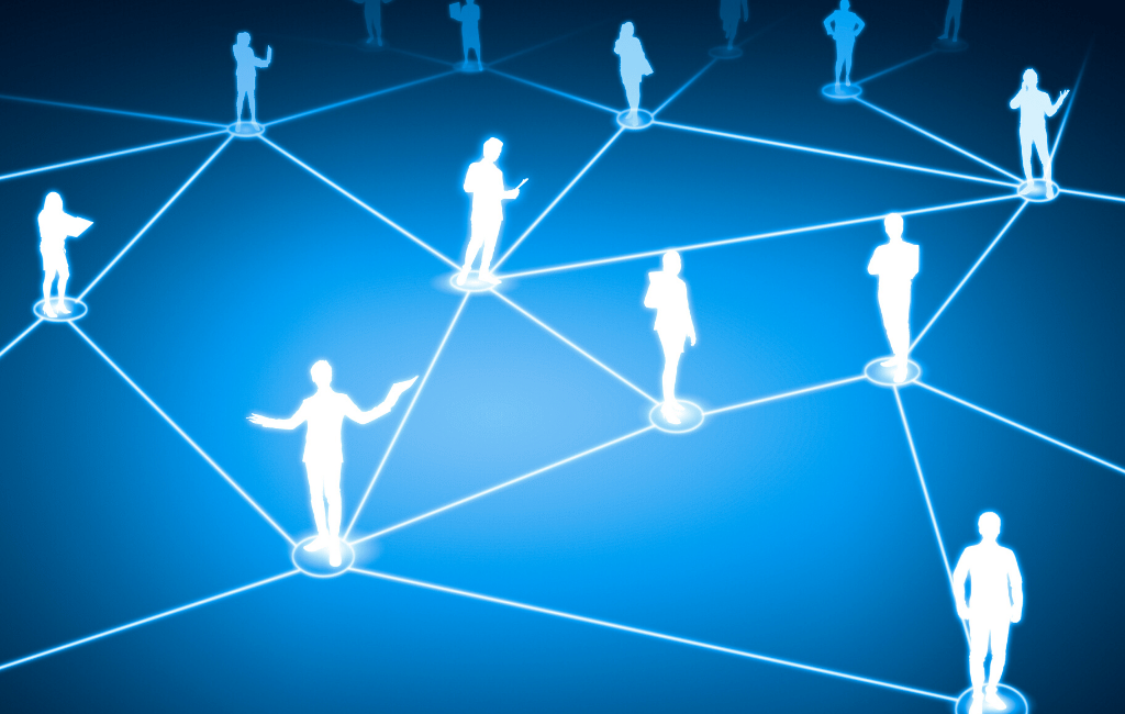 Networking viabiliza a construção de relações com pessoas do seu entorno profissional.